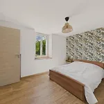 Prázdninový dům Grand Jardin, Terrasse Et Jacuzzi - Maison Pour 7