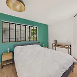Grand Jardin, Terrasse Et Jacuzzi - Maison Pour 7 Terrasson
