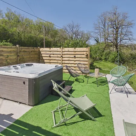בית נופש Grand Jardin, Terrasse Et Jacuzzi - Maison Pour 7 Terrasson