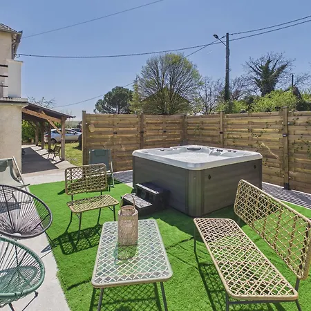 Grand Jardin, Terrasse Et Jacuzzi - Maison Pour 7 Terrasson